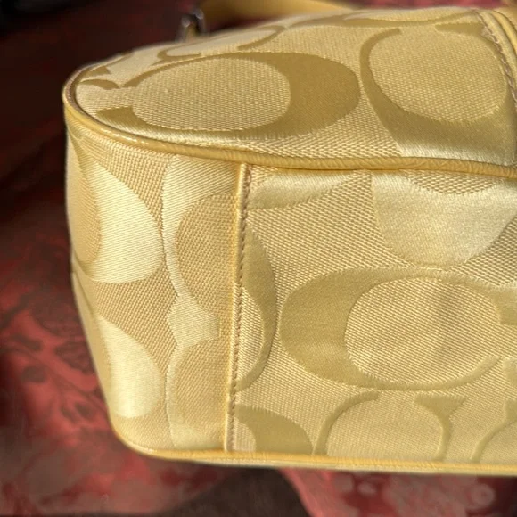 New Coach Yellow Shoulder Bag Never Used - Picture 4 of 14